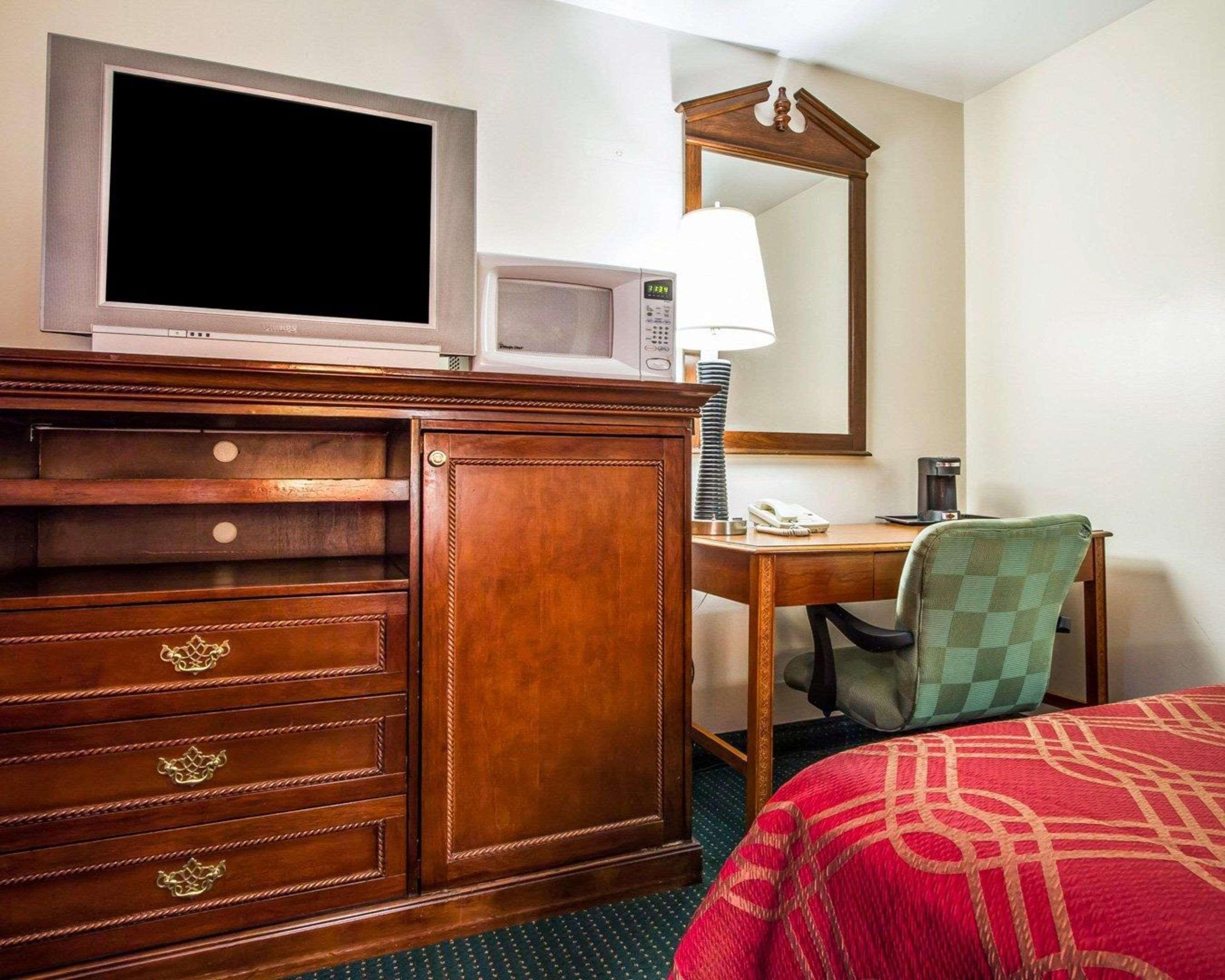 Rodeway Inn & Suites Brunswick Near Hwy 1 Esterno foto