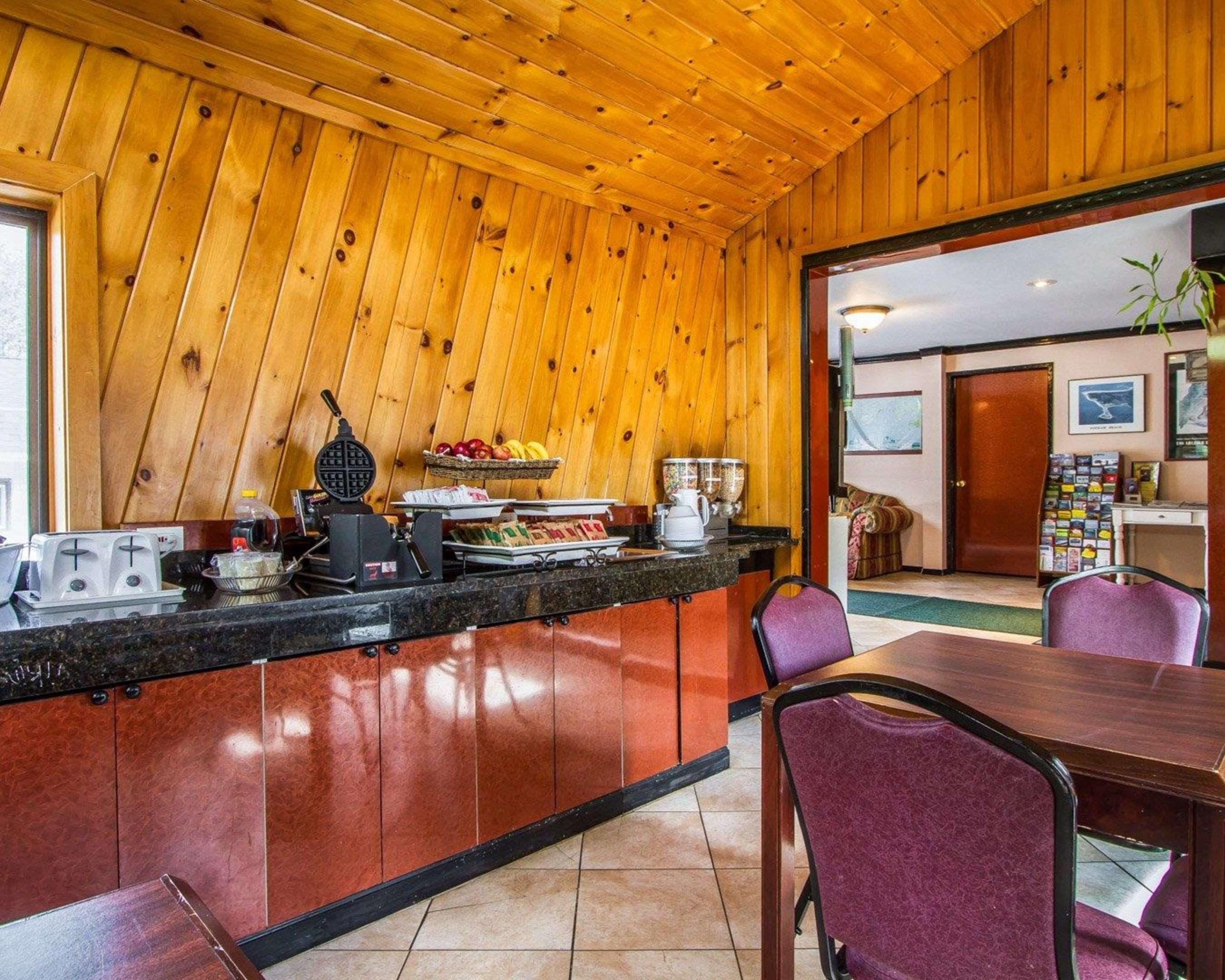 Rodeway Inn & Suites Brunswick Near Hwy 1 Esterno foto
