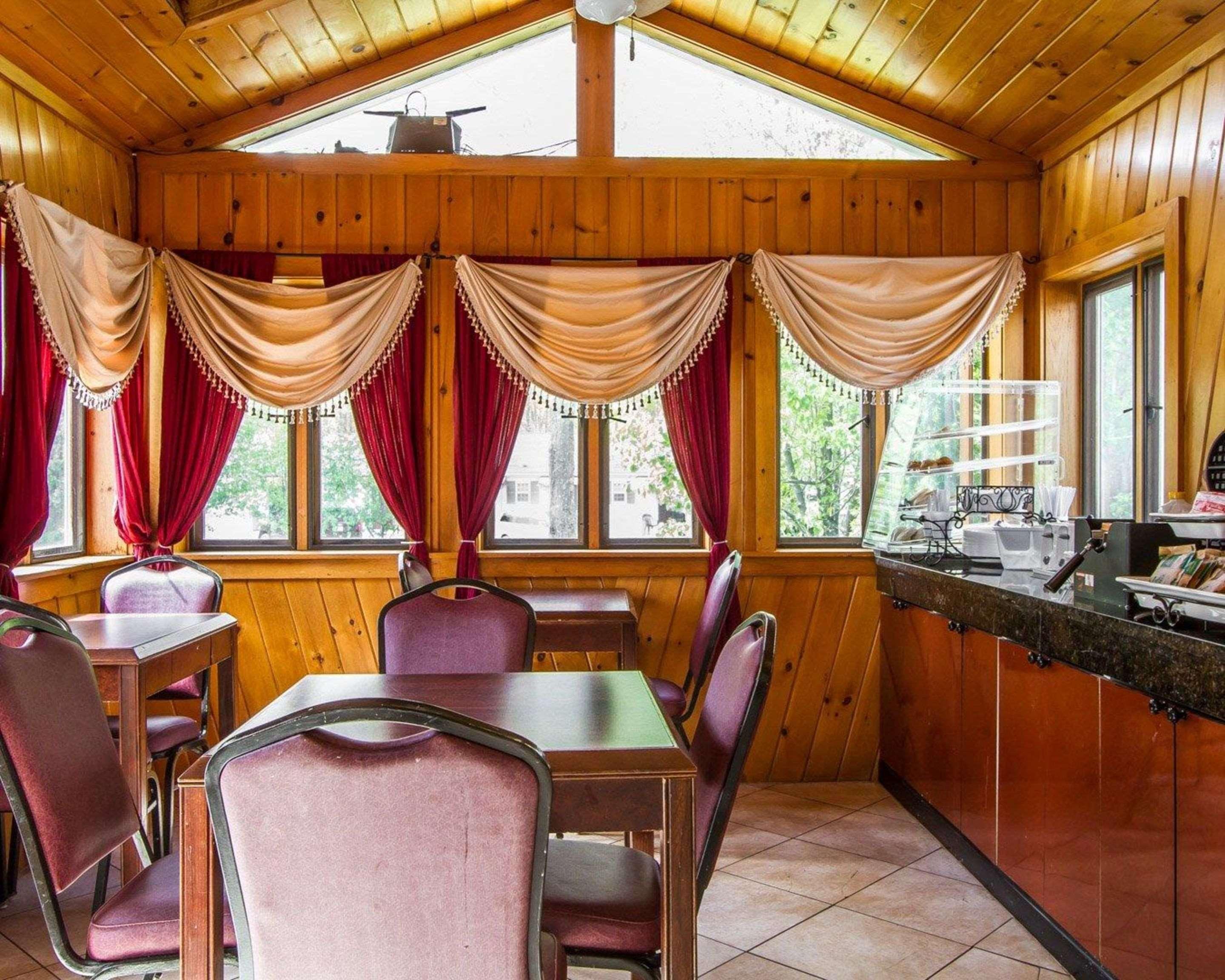 Rodeway Inn & Suites Brunswick Near Hwy 1 Esterno foto