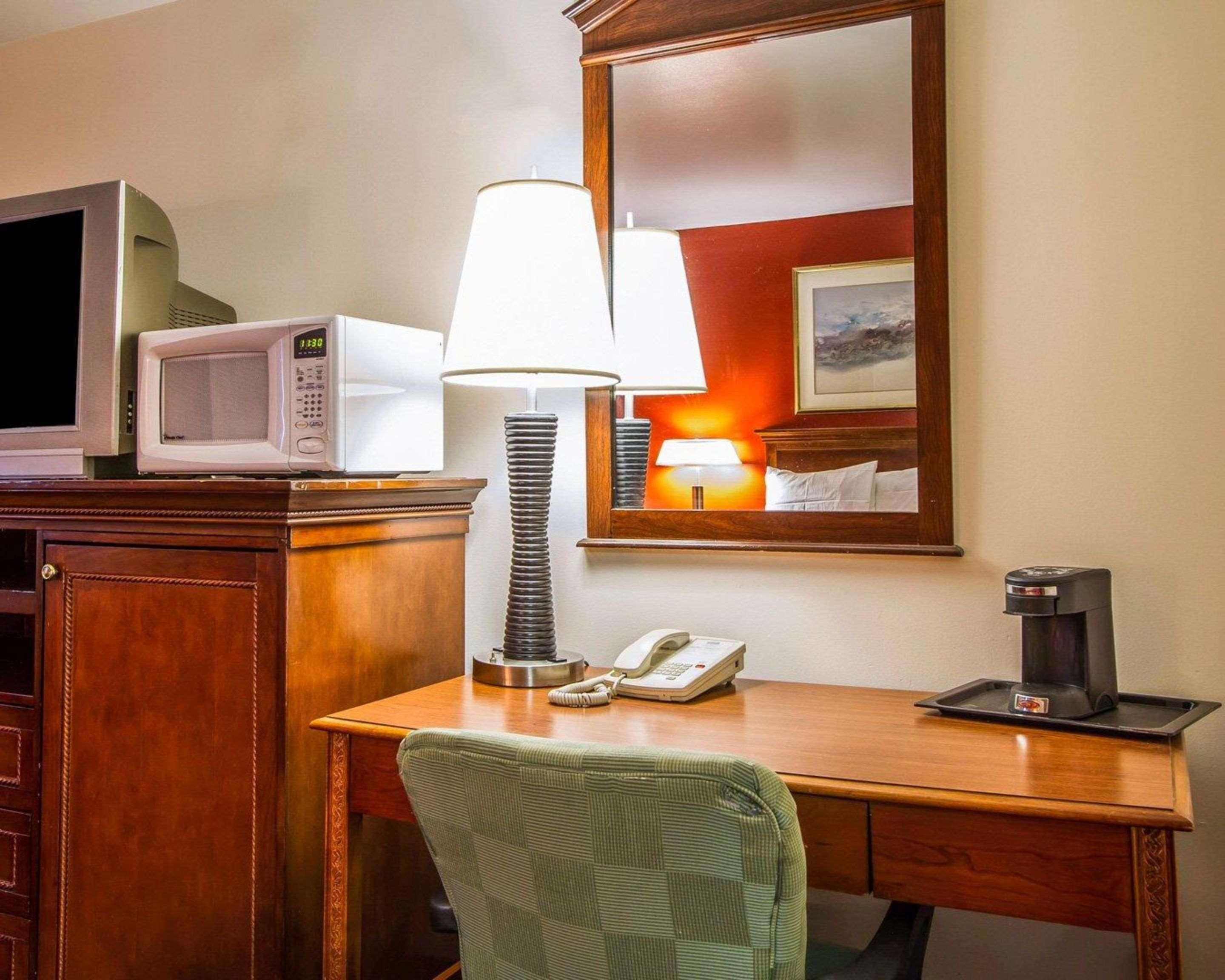 Rodeway Inn & Suites Brunswick Near Hwy 1 Esterno foto