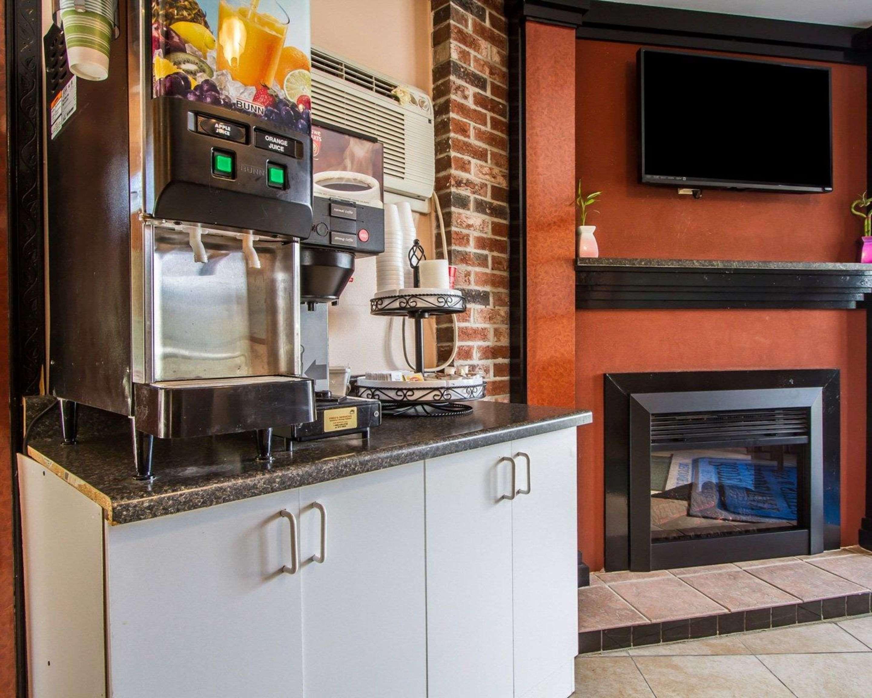 Rodeway Inn & Suites Brunswick Near Hwy 1 Esterno foto
