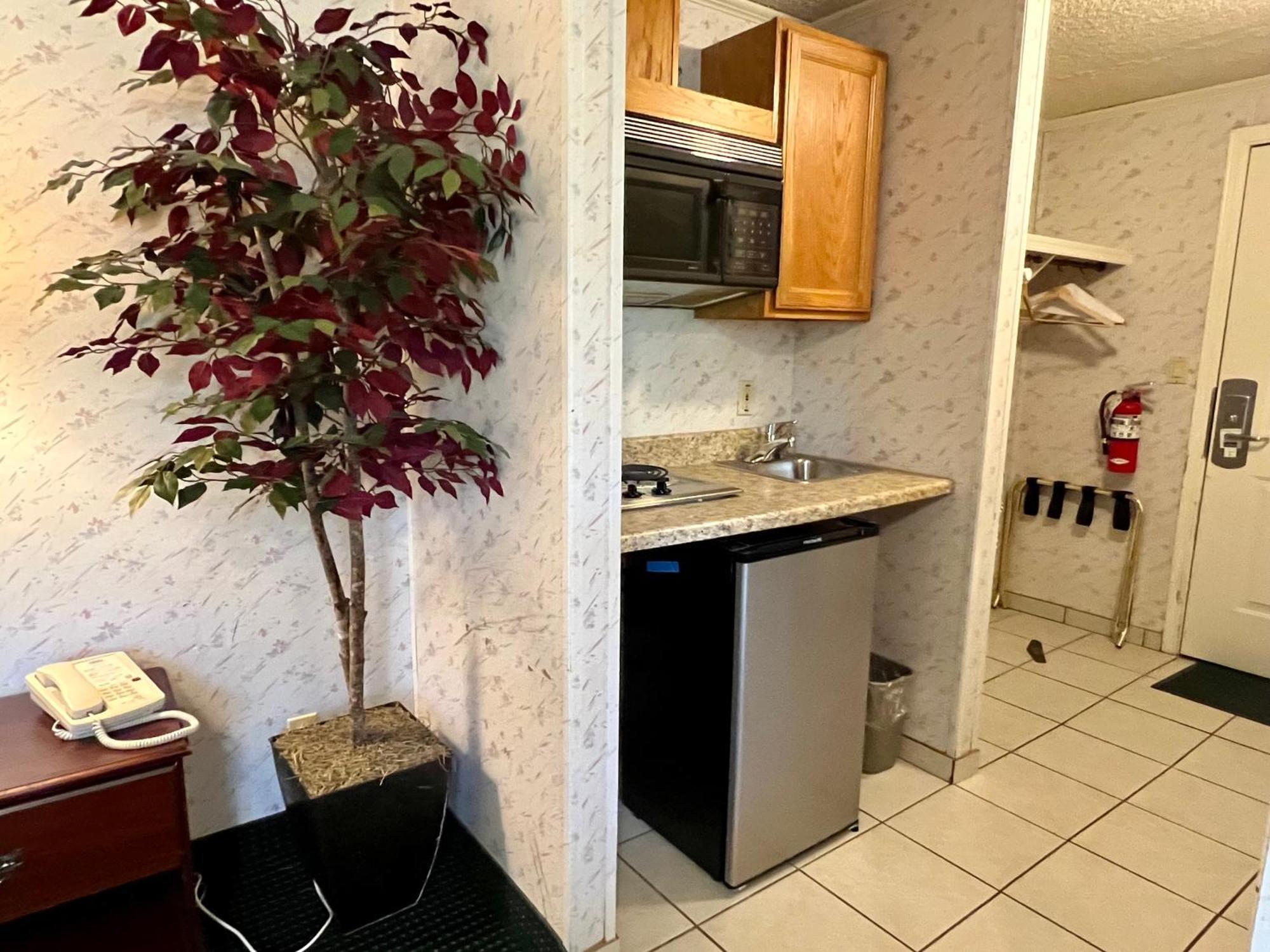 Rodeway Inn & Suites Brunswick Near Hwy 1 Esterno foto