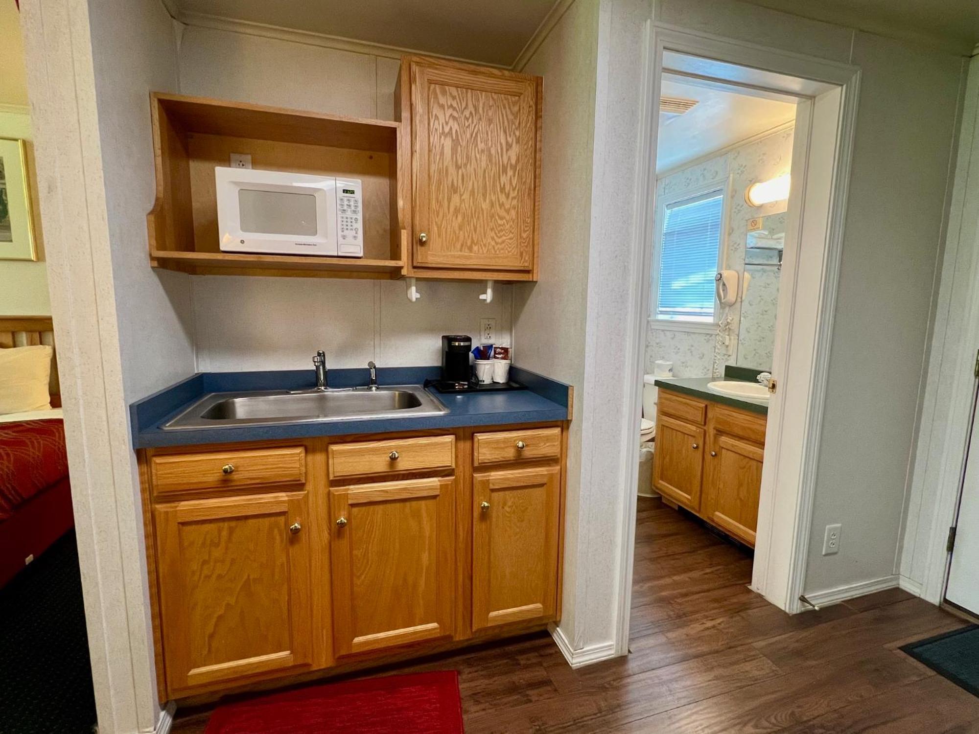 Rodeway Inn & Suites Brunswick Near Hwy 1 Esterno foto